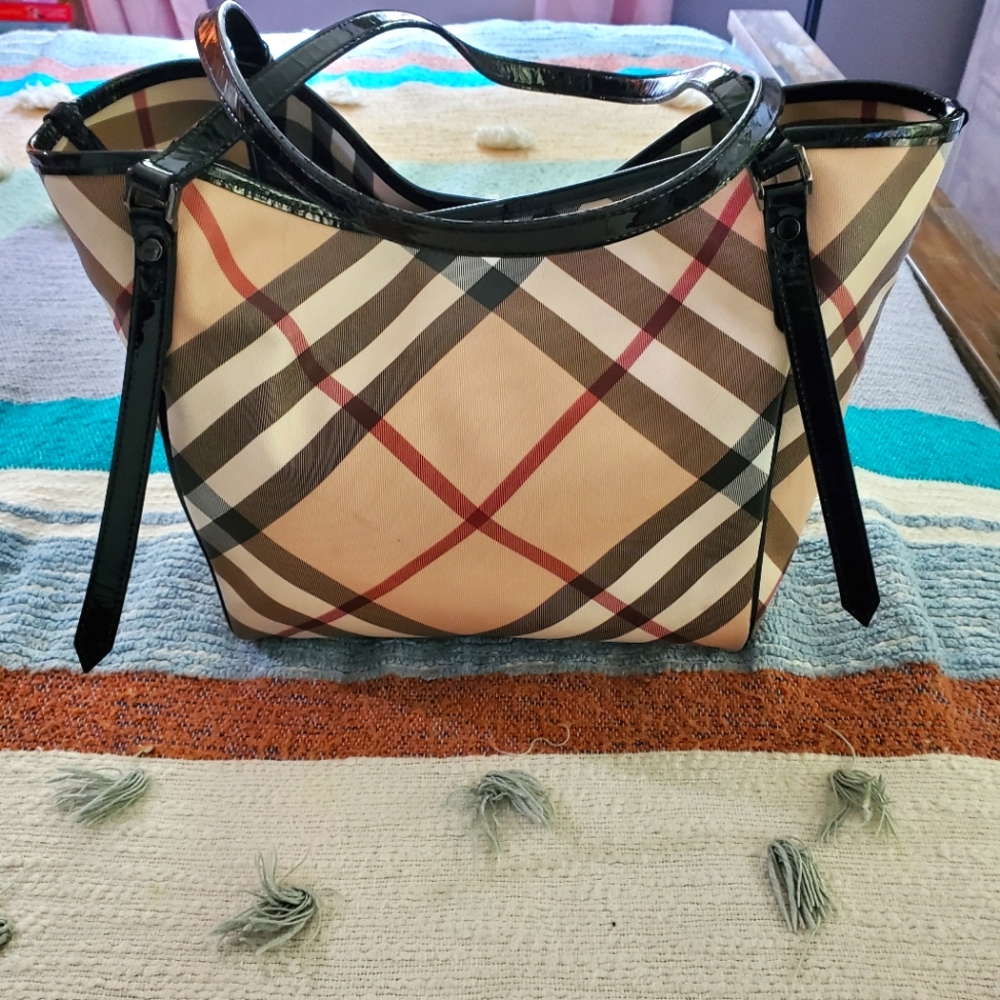 🎈🎈Burberry tote🎈🎈